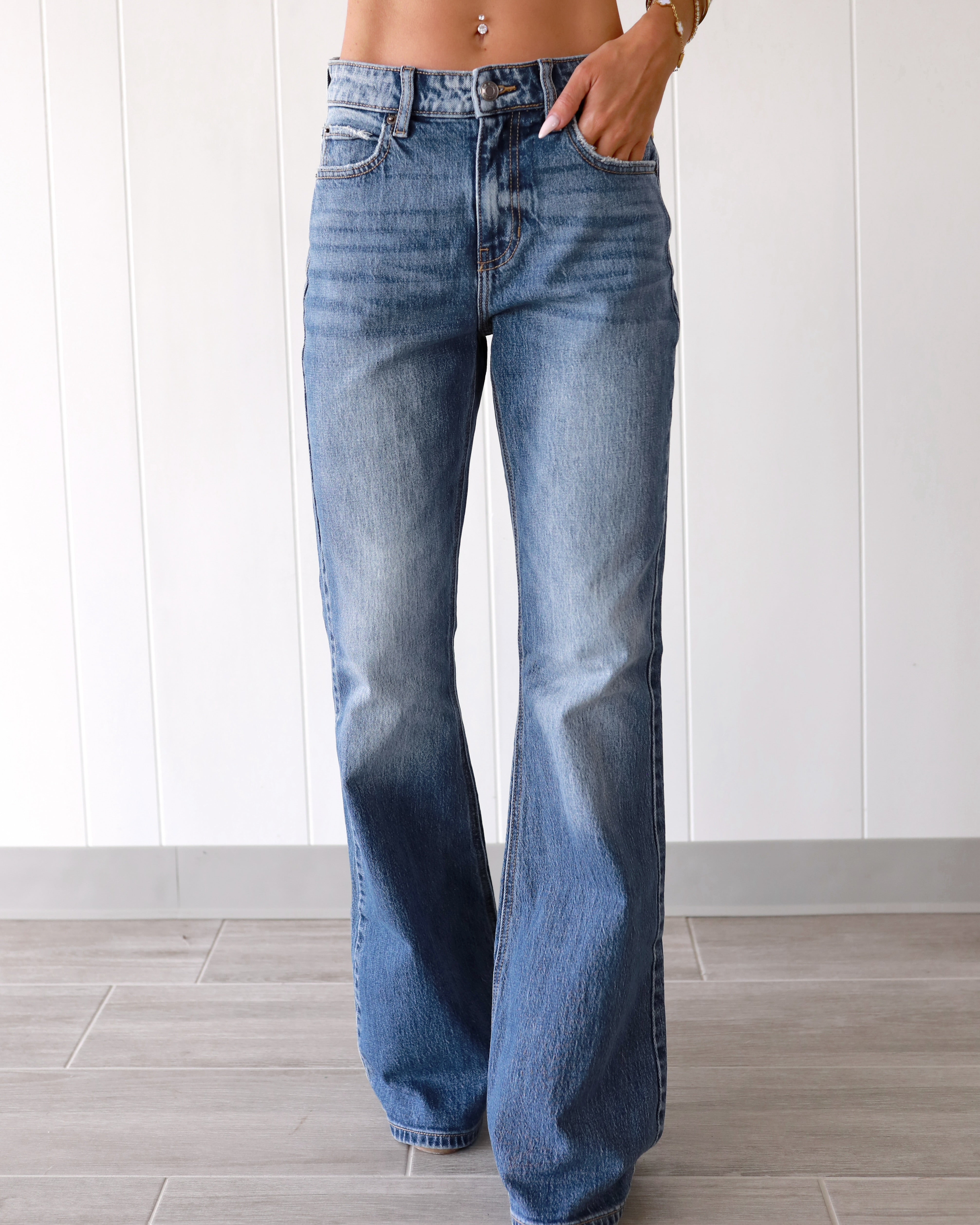 Kendrick Relaxed Flare Jeans - Medium Wash