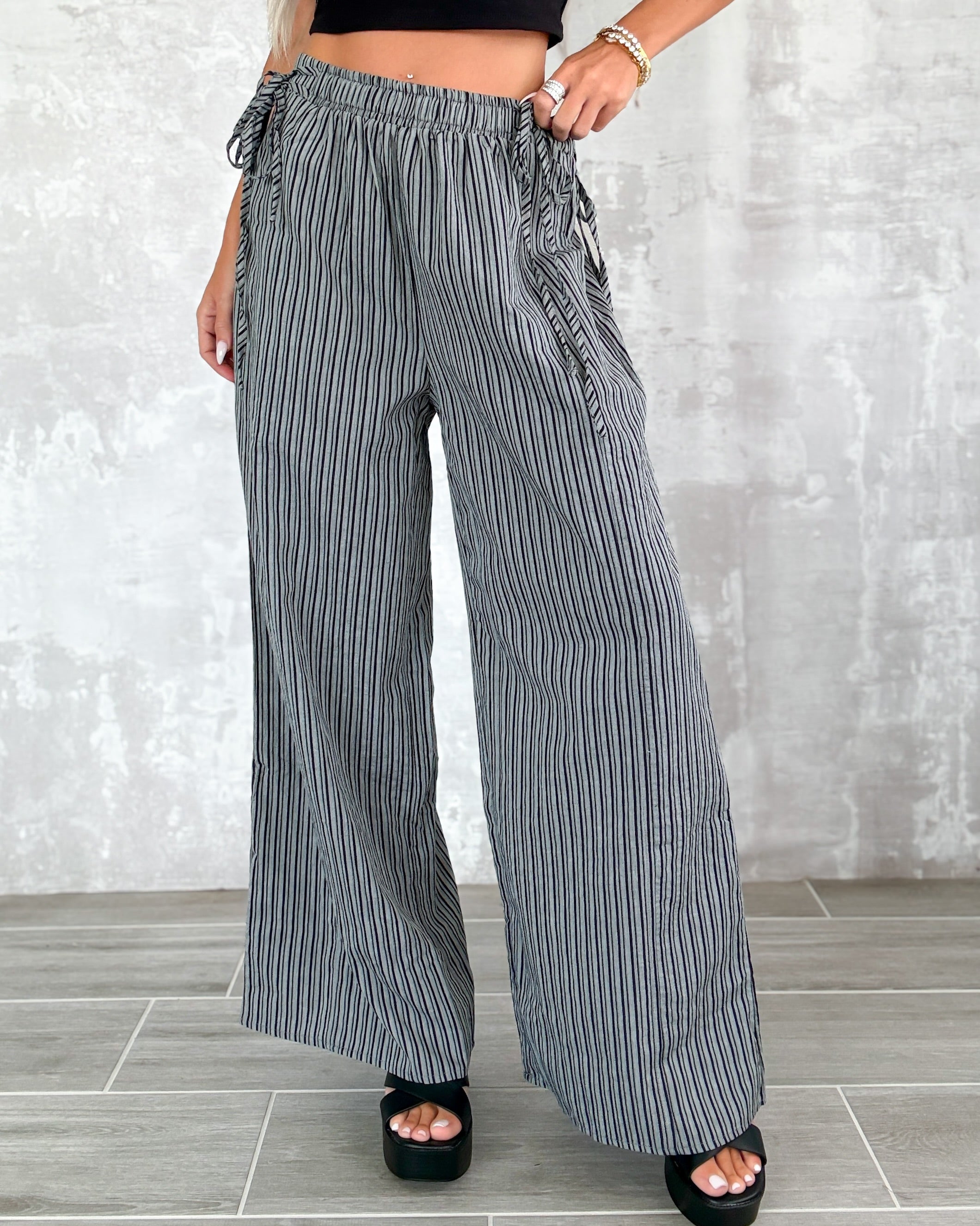Bow & Stripe Chic Wide Leg Pants - Charcoal/Black