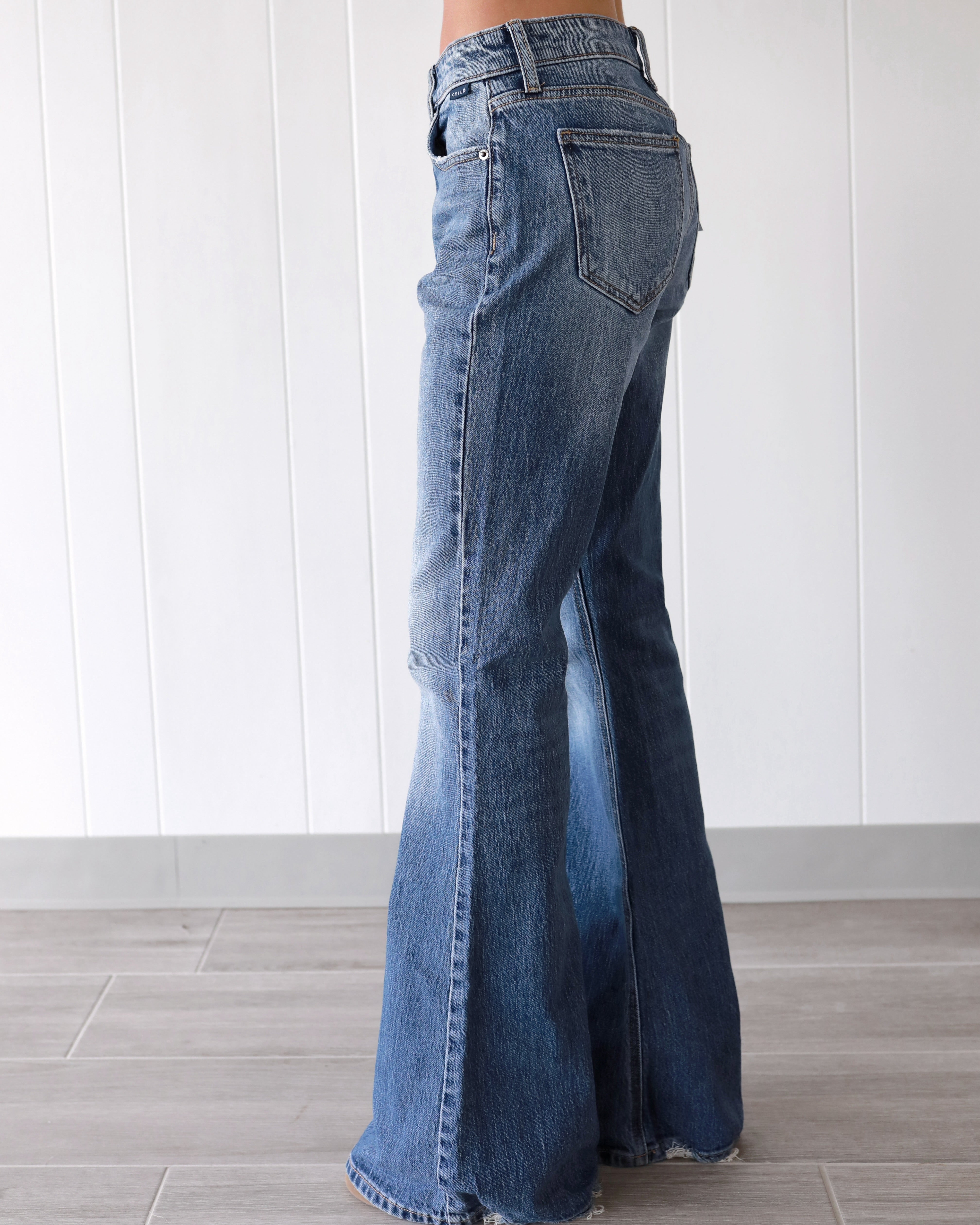 Kendrick Relaxed Flare Jeans - Medium Wash