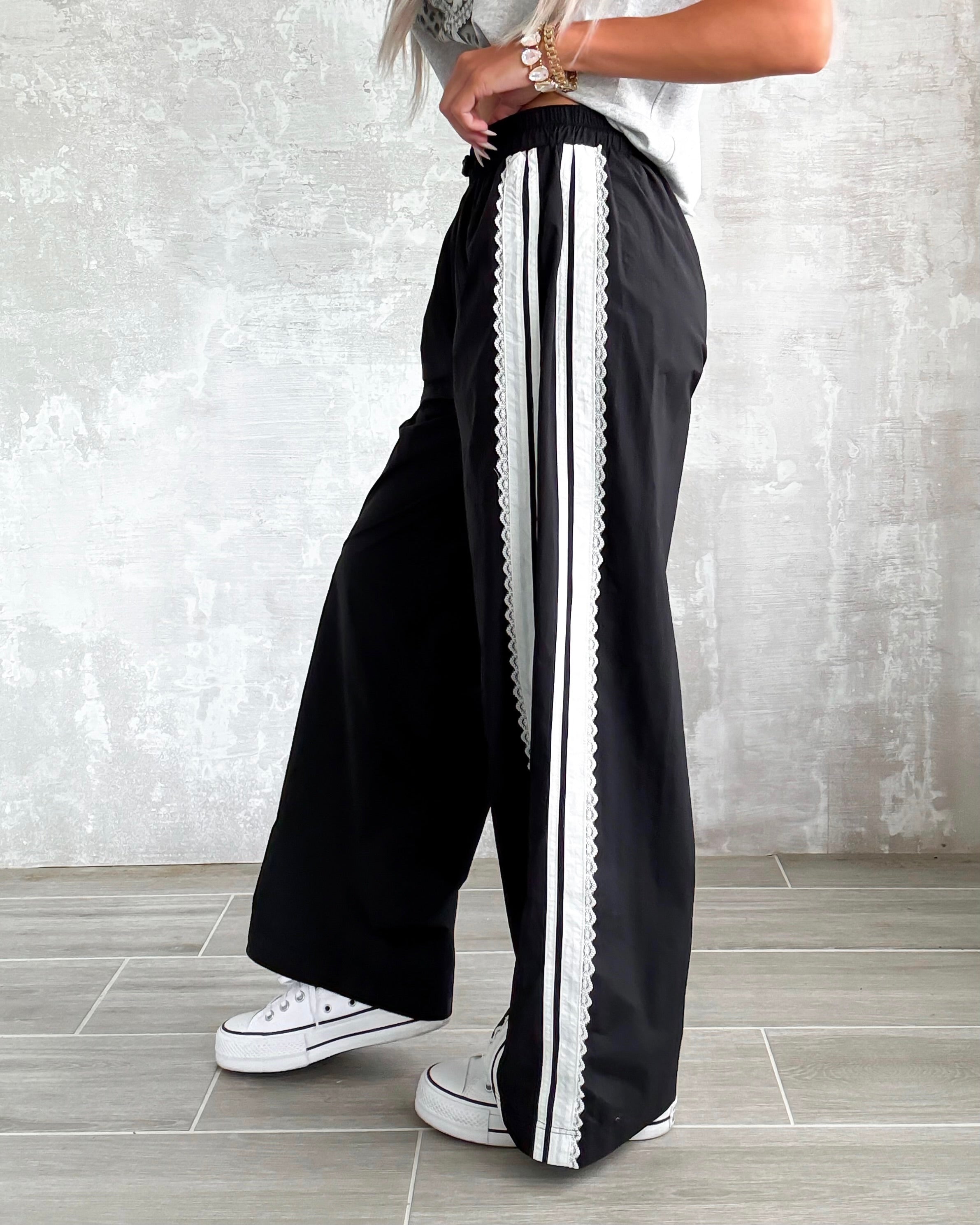 Sporty & Lace Pants - Black