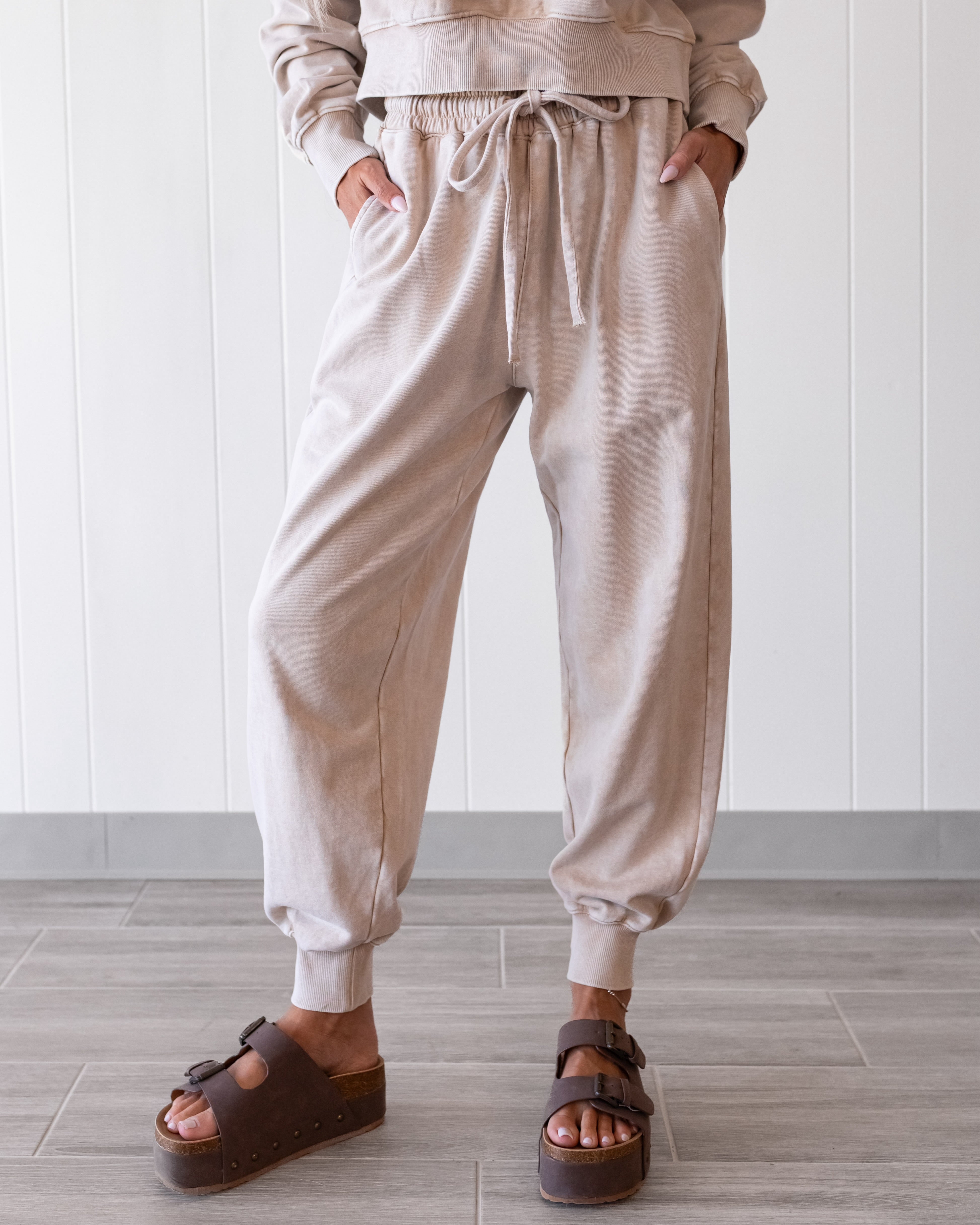 The Harper Lounge Joggers - Washed Beige