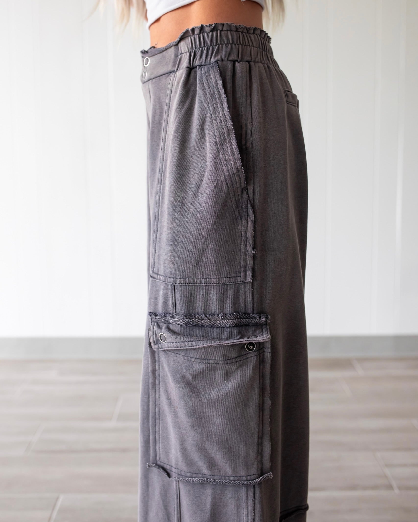 Mineral Washed Cargo Knit Pants – Charcoal