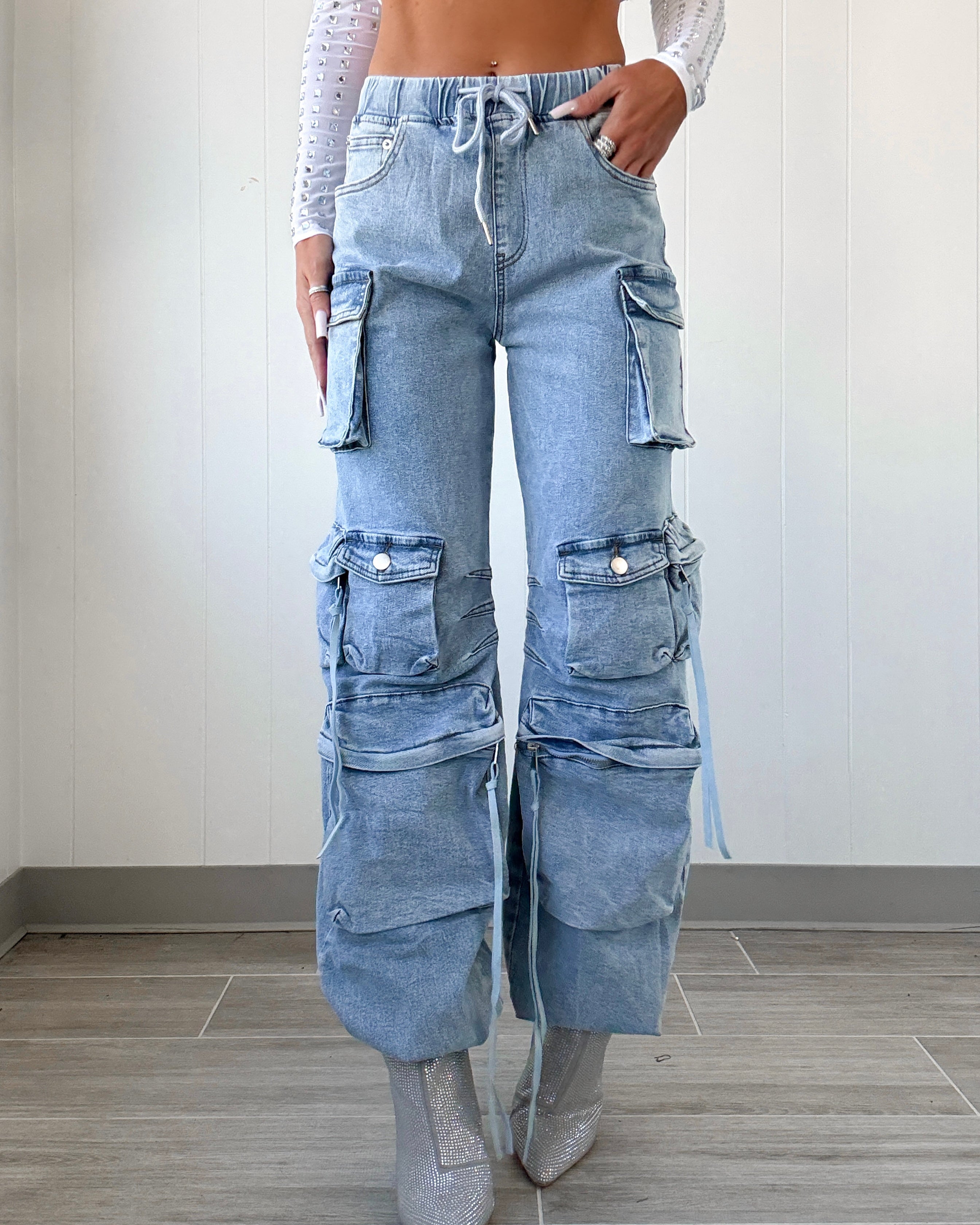 Joy Cargo Joggers - Light Wash