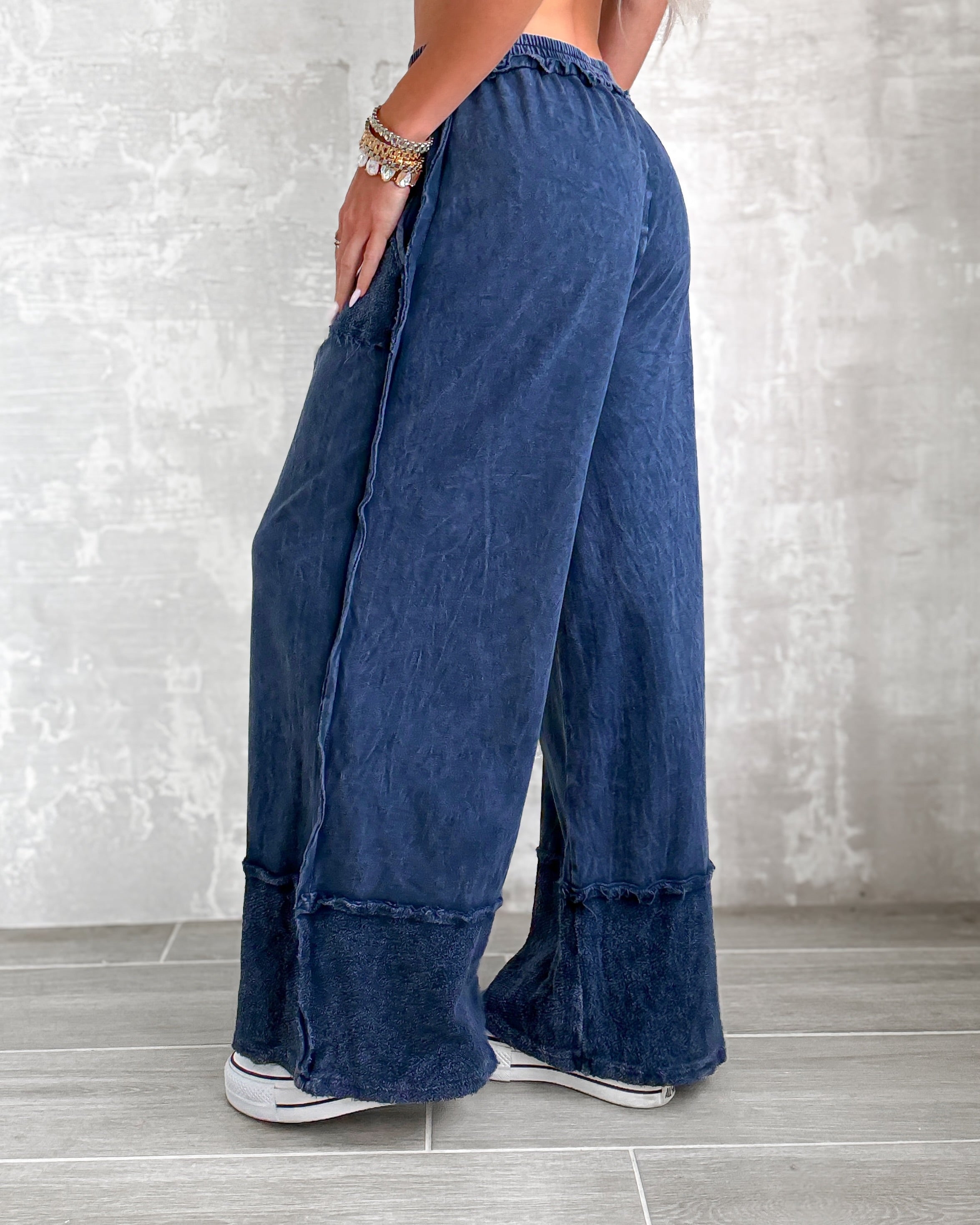 Up Next Raw Hem Wide Leg Pants - Navy