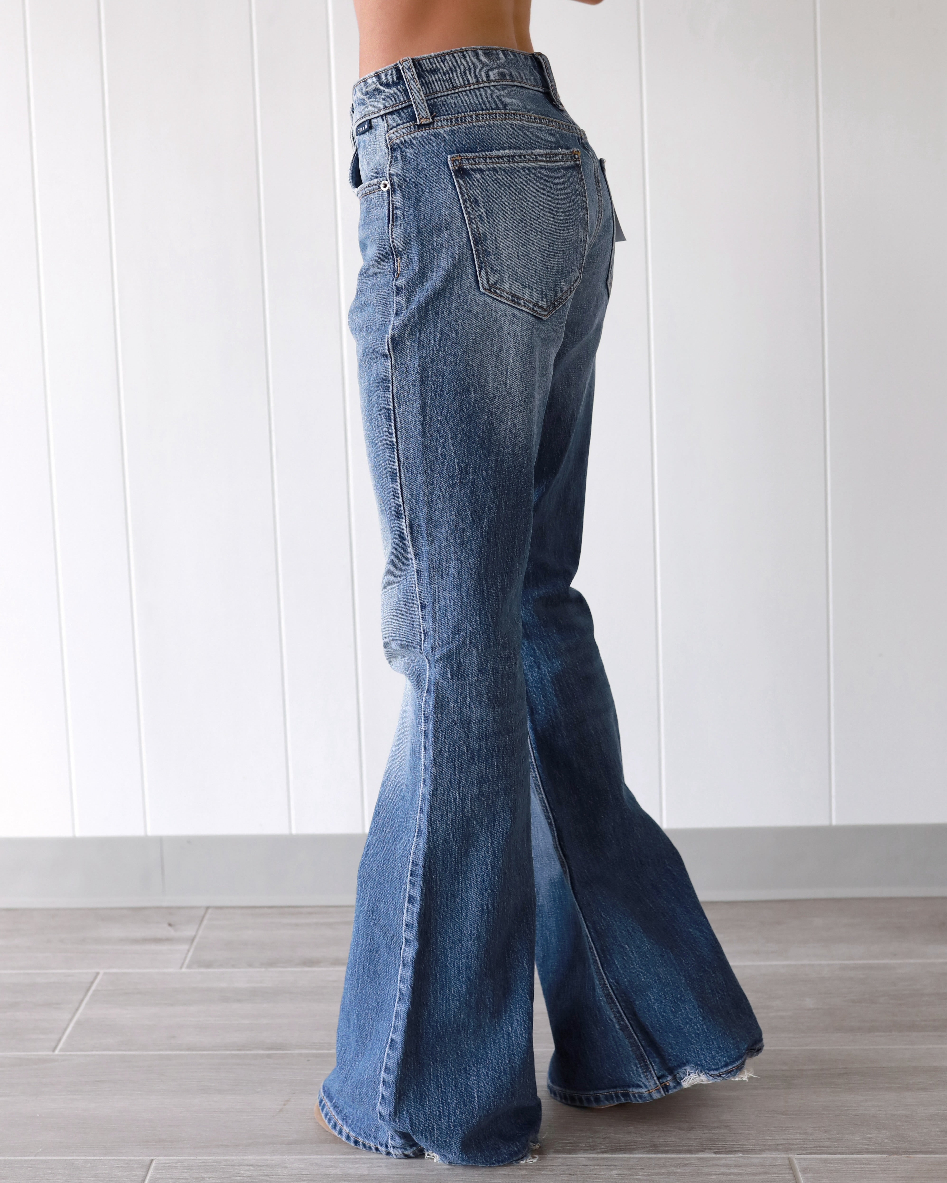 Kendrick Relaxed Flare Jeans - Medium Wash