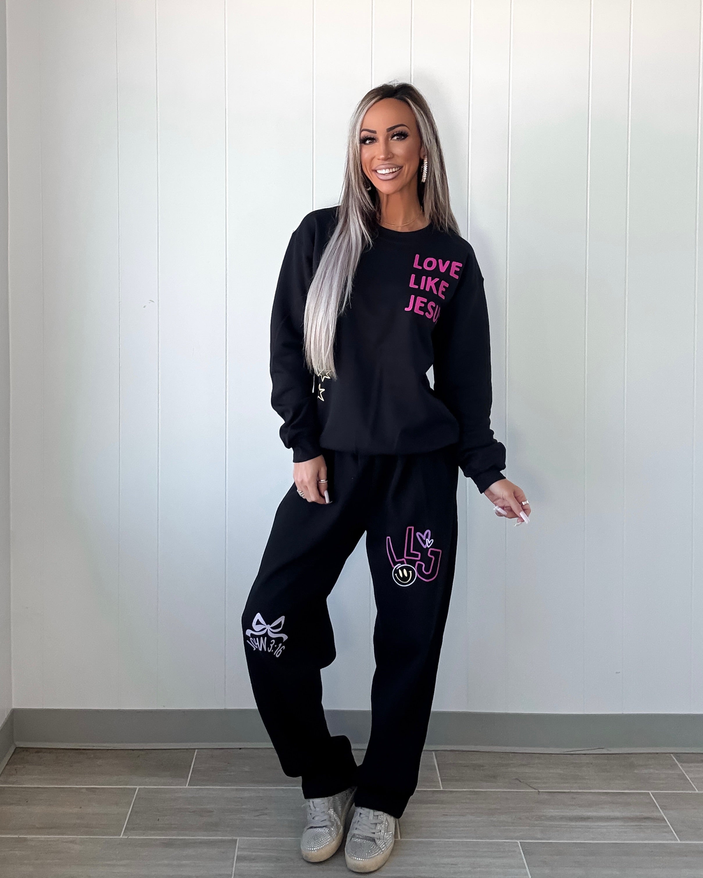 Love Like Jesus Graphic Sweatshirt - Black