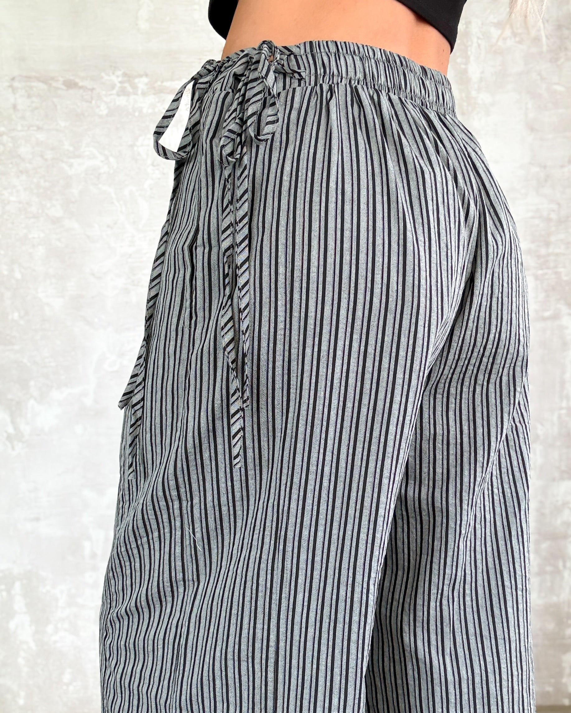 Bow & Stripe Chic Wide Leg Pants - Charcoal/Black