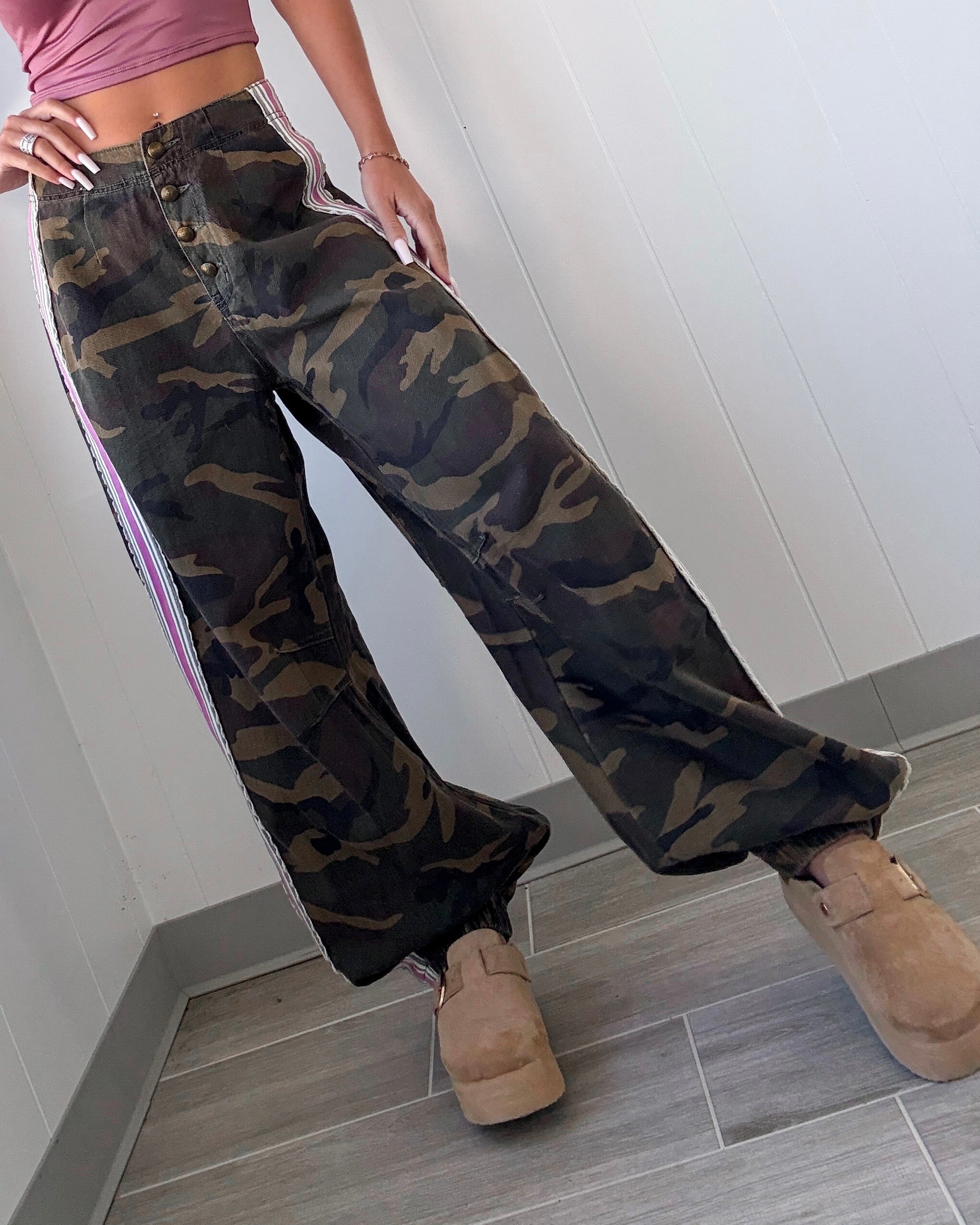 Rosey Lace Lined Camo Joggers - Olive