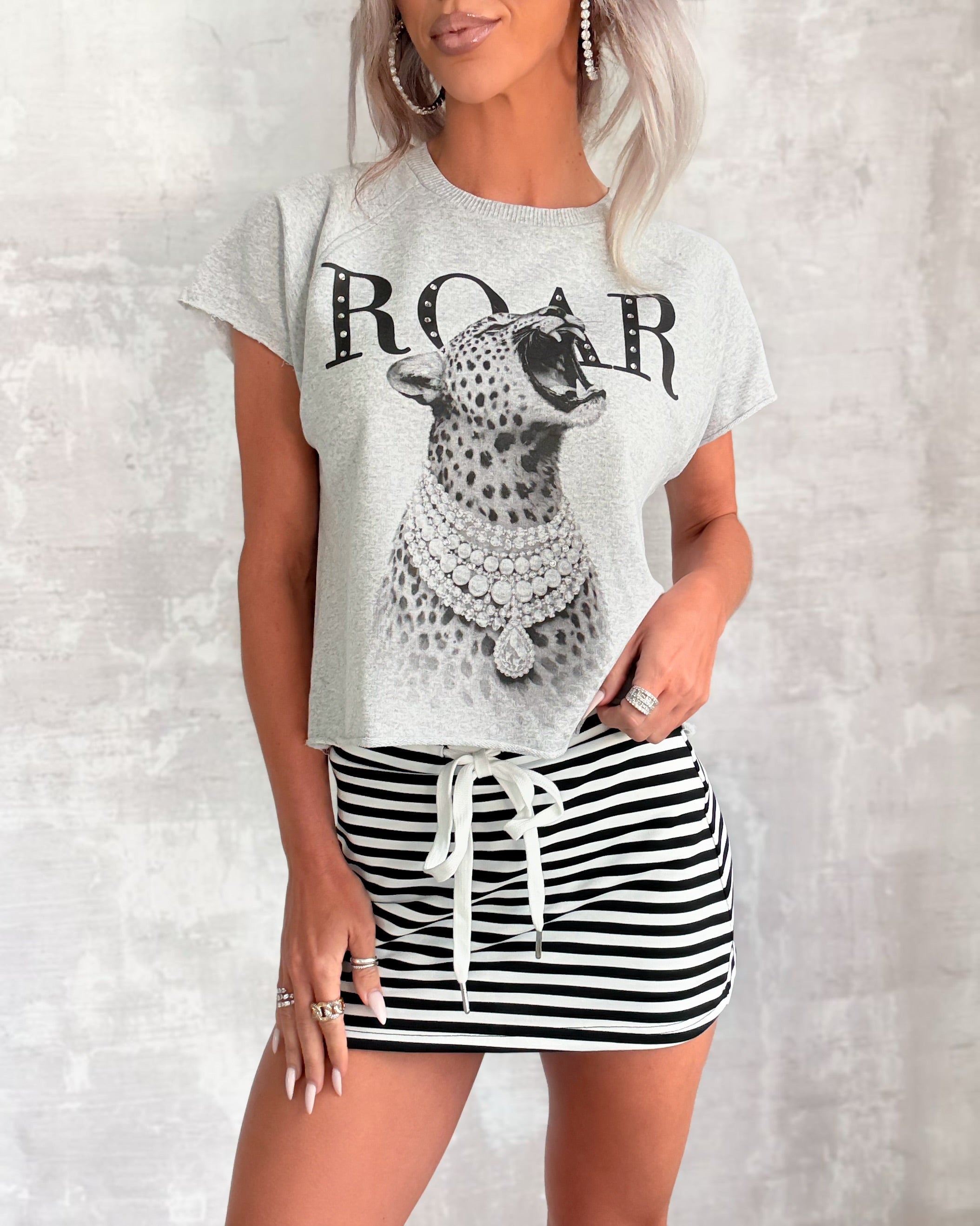ROAR Edgy Graphic Tee - Grey
