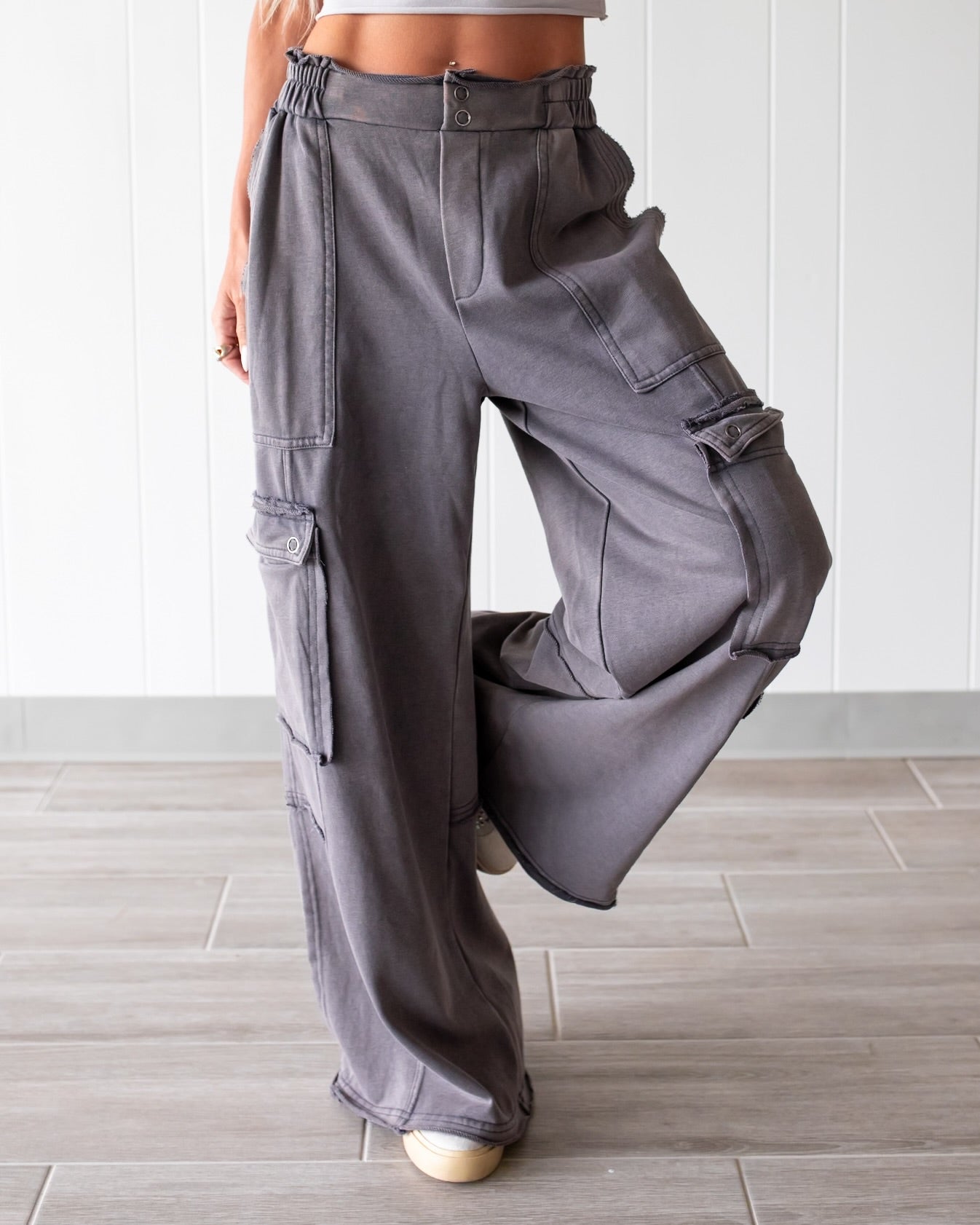 Mineral Washed Cargo Knit Pants – Charcoal