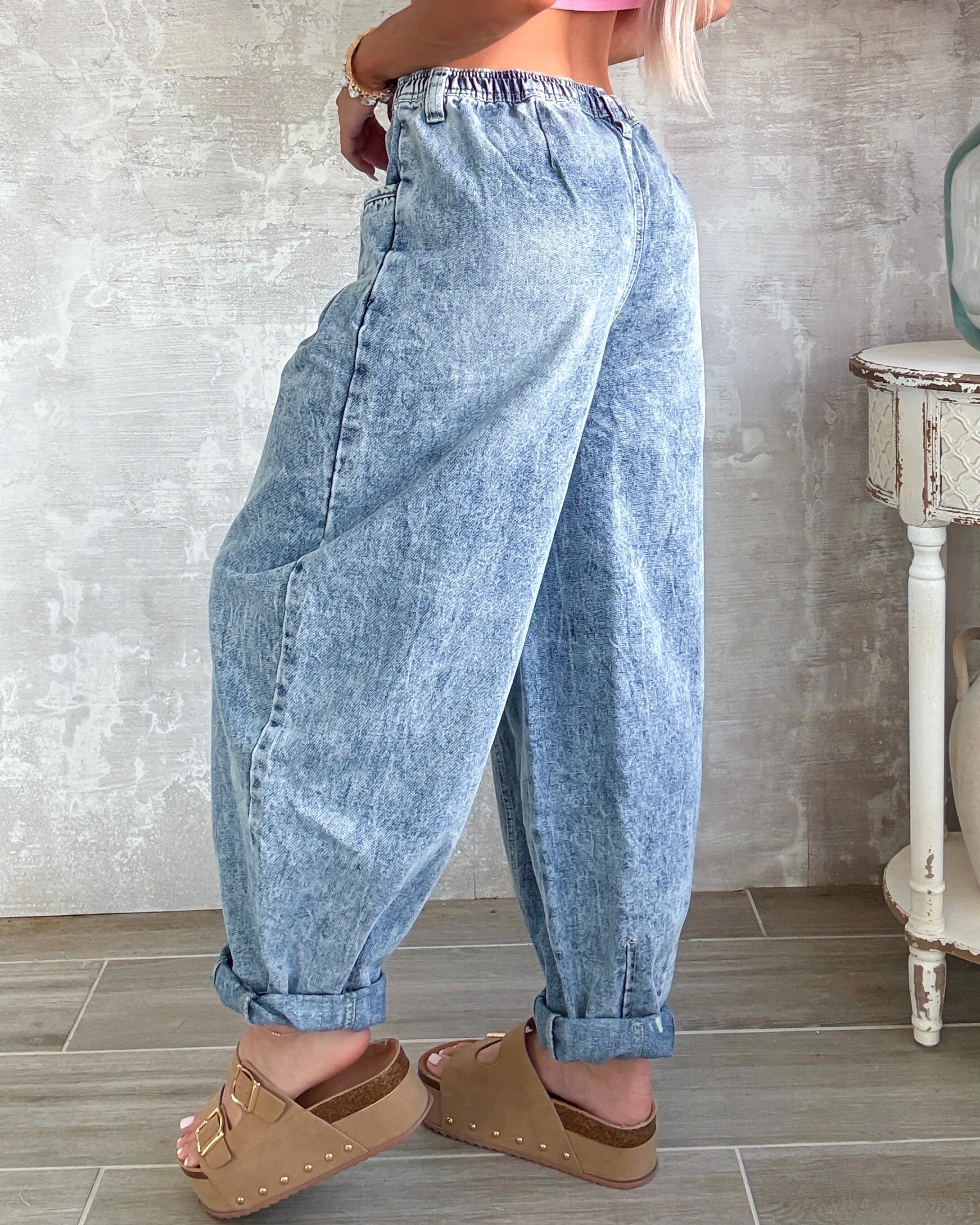 Nicki Barrel Leg Jeans - Light Wash