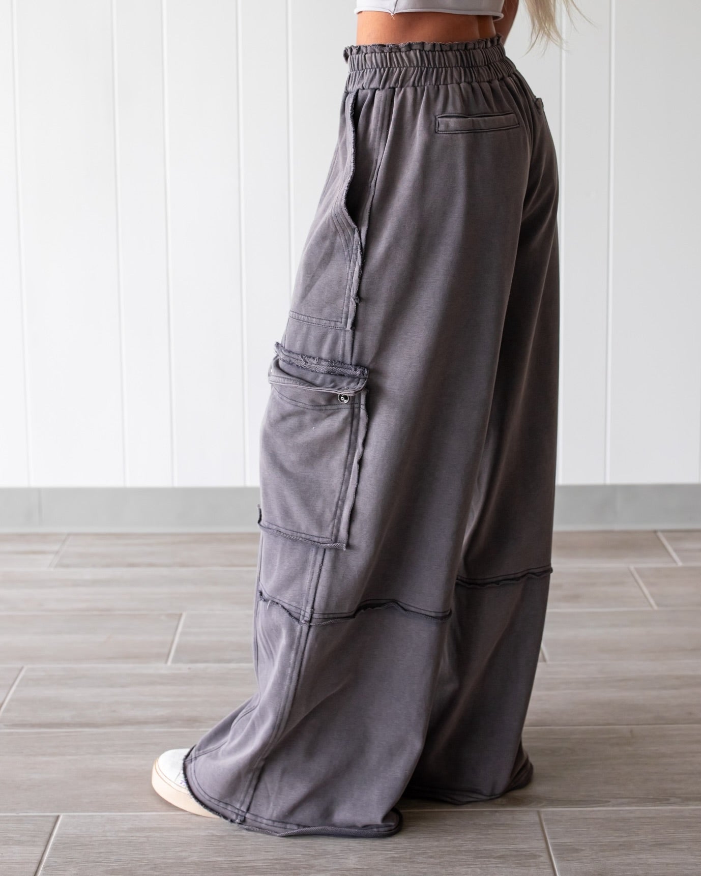 Mineral Washed Cargo Knit Pants – Charcoal