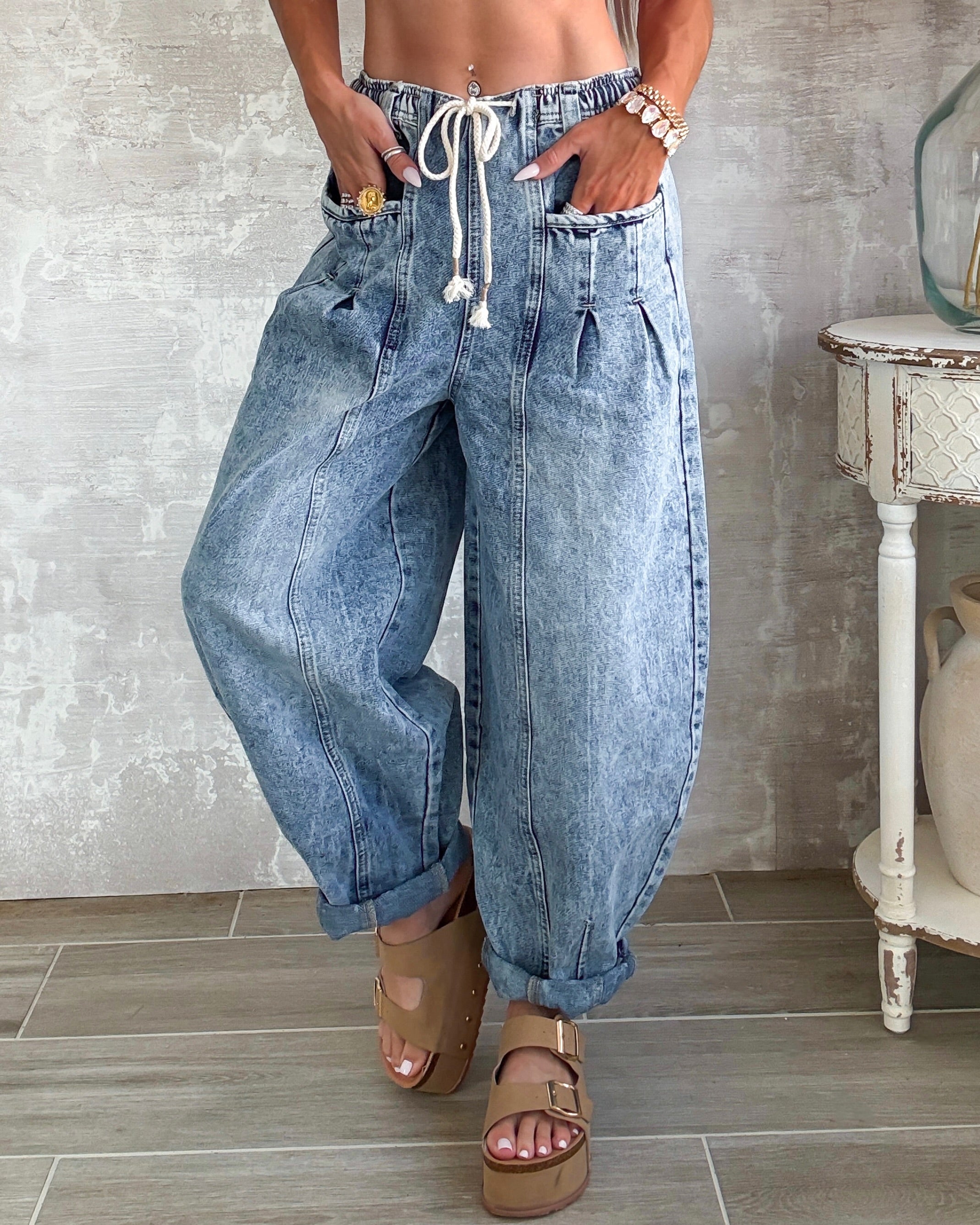 Nicki Barrel Leg Jeans - Light Wash