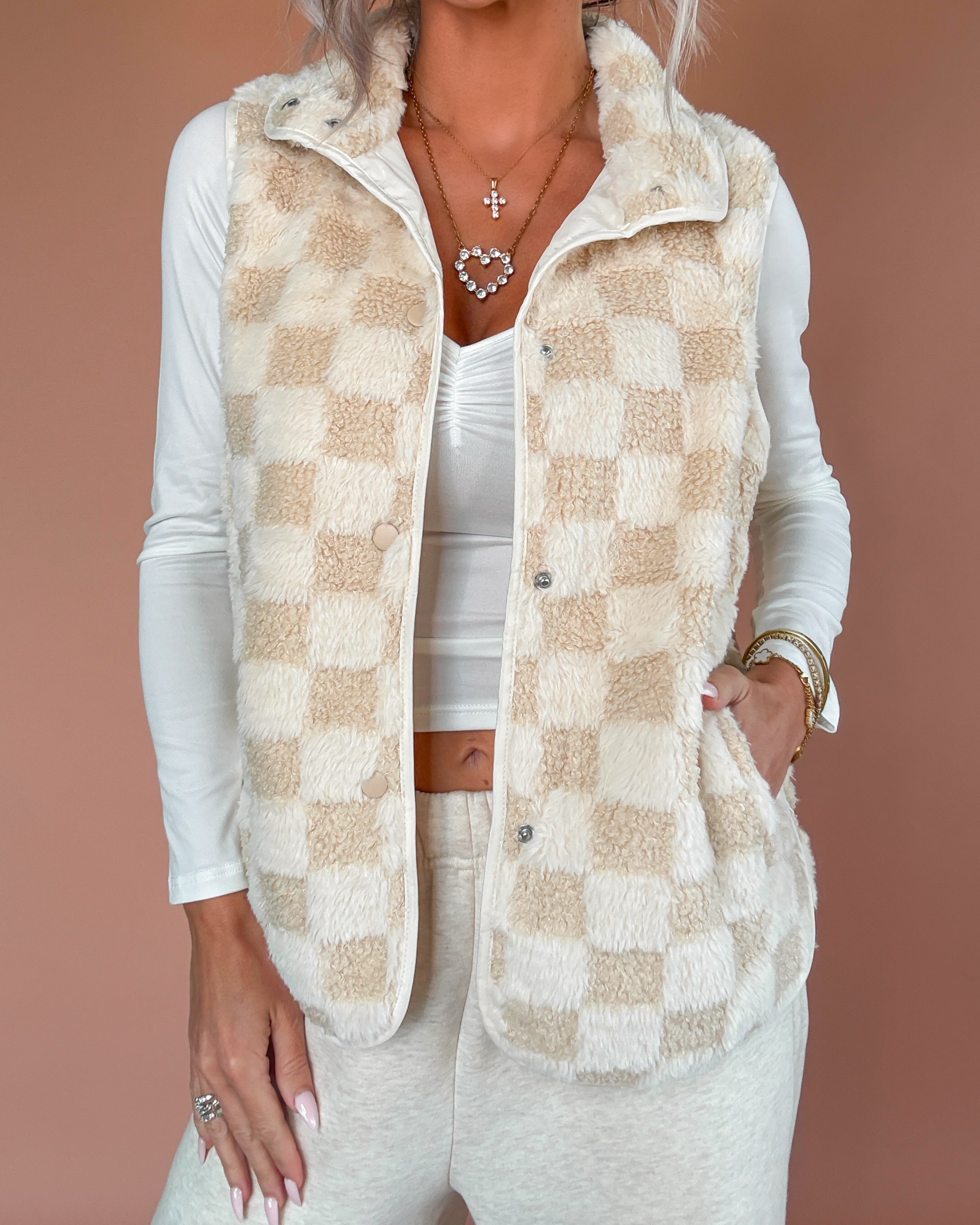 The Timberline Checkered Sherpa Vest - Khaki