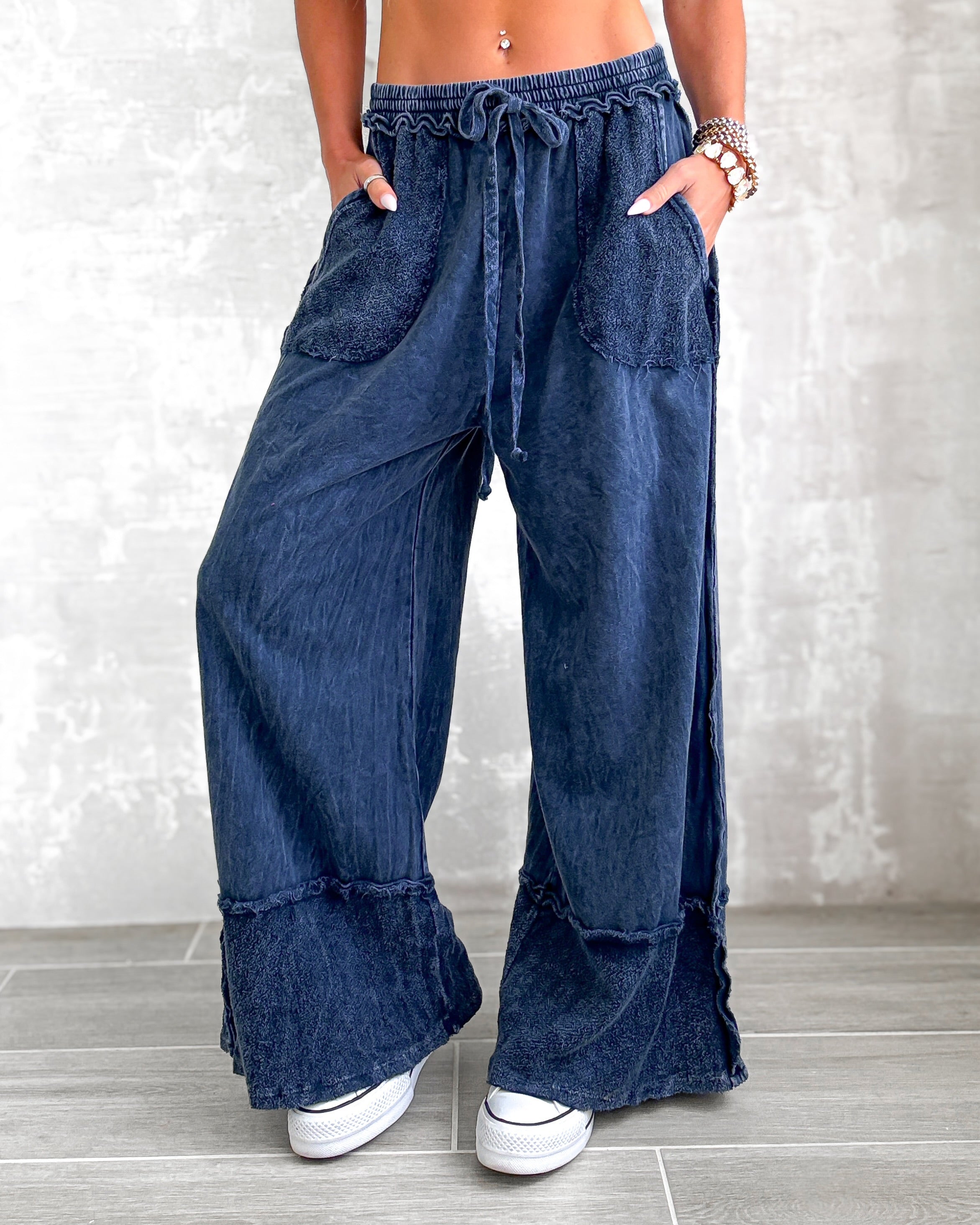 Up Next Raw Hem Wide Leg Pants - Navy