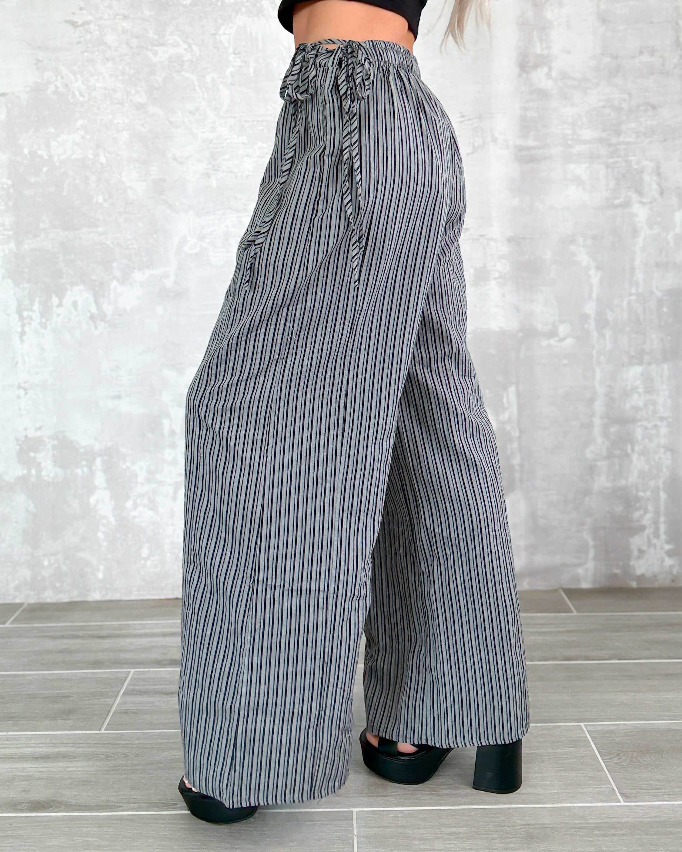 Bow & Stripe Chic Wide Leg Pants - Charcoal/Black
