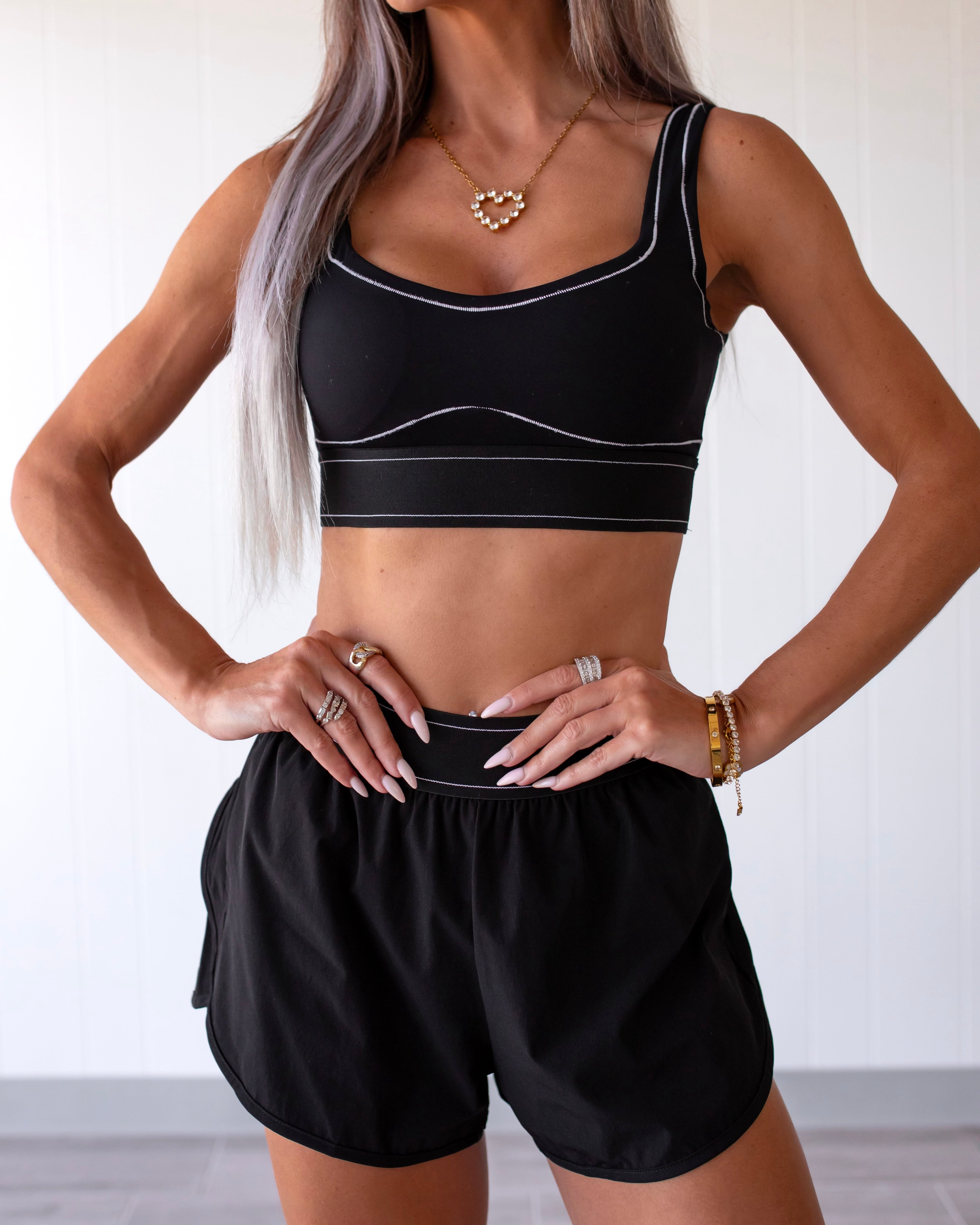 Run the World Contrast Sports Bra - Black