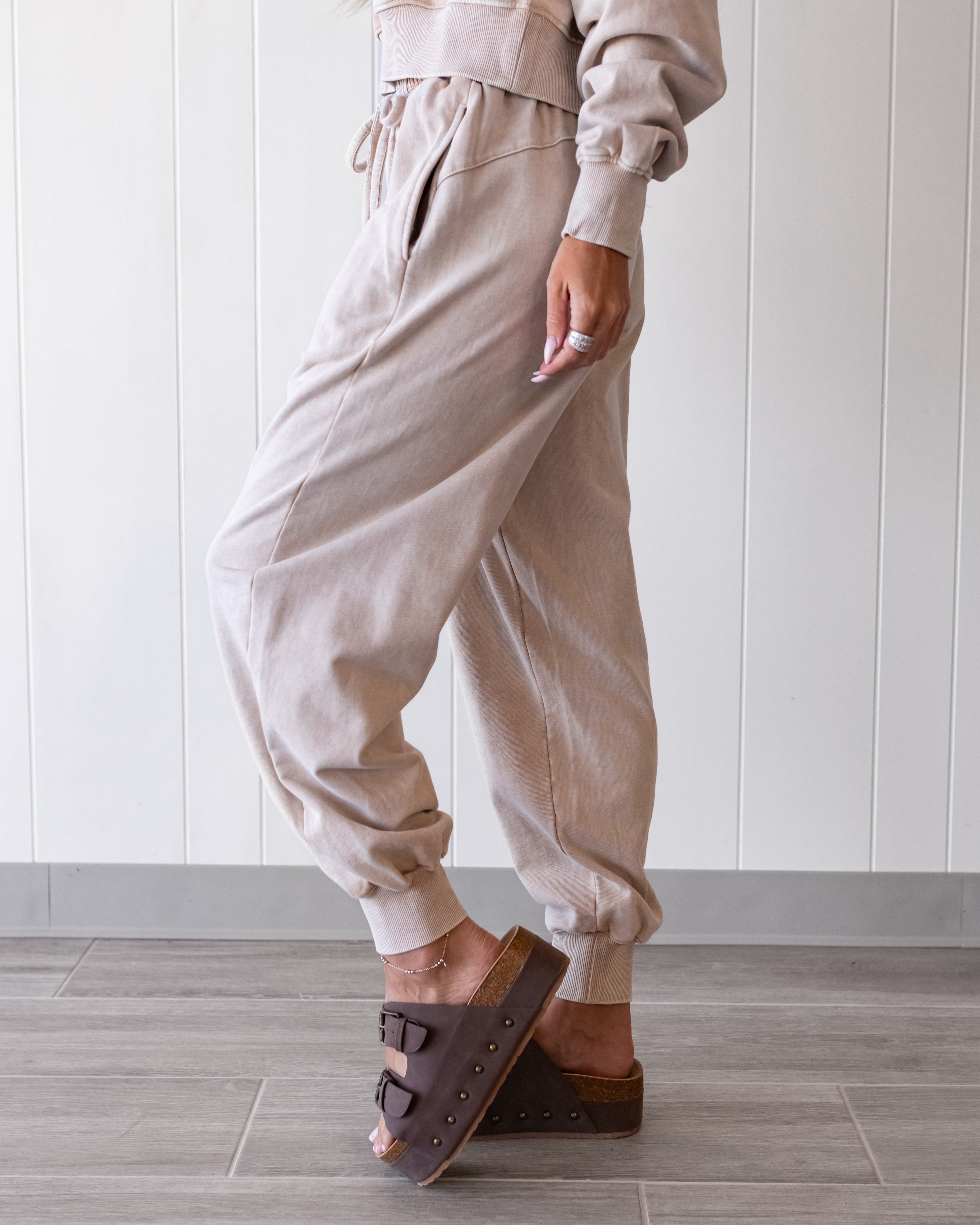The Harper Lounge Joggers - Washed Beige