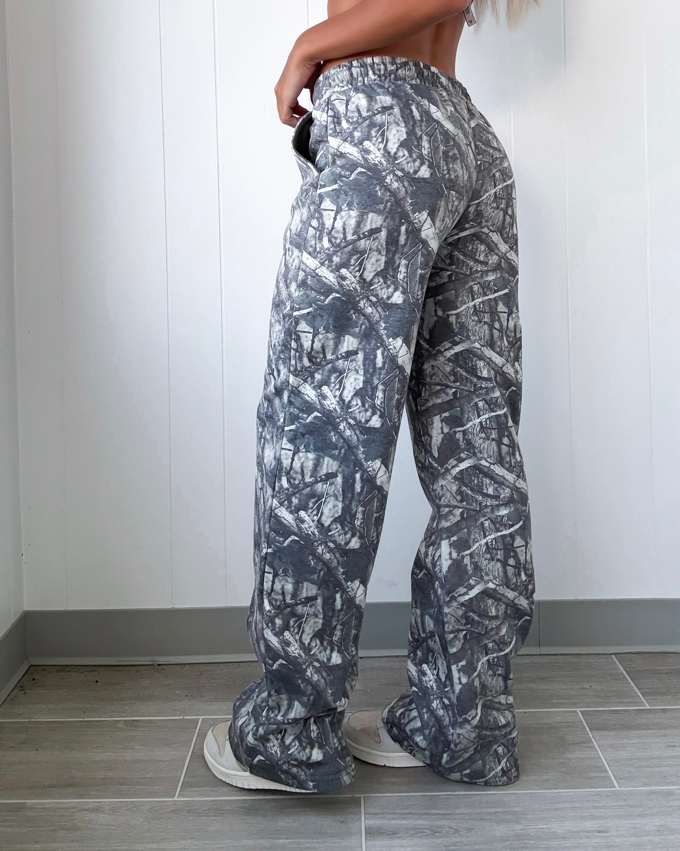 Doe-Eyed Fleece Sweatpants - Camo