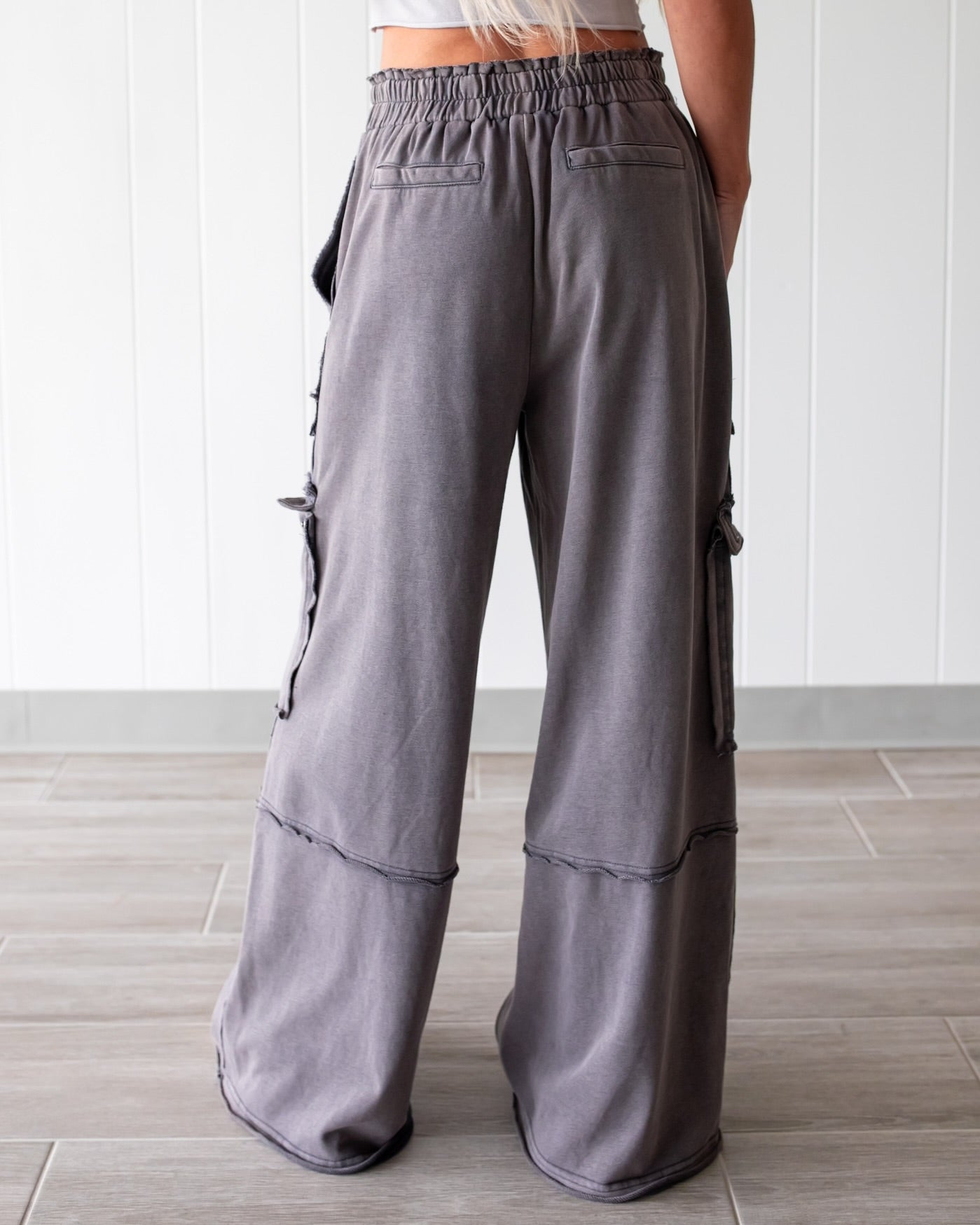 Mineral Washed Cargo Knit Pants – Charcoal