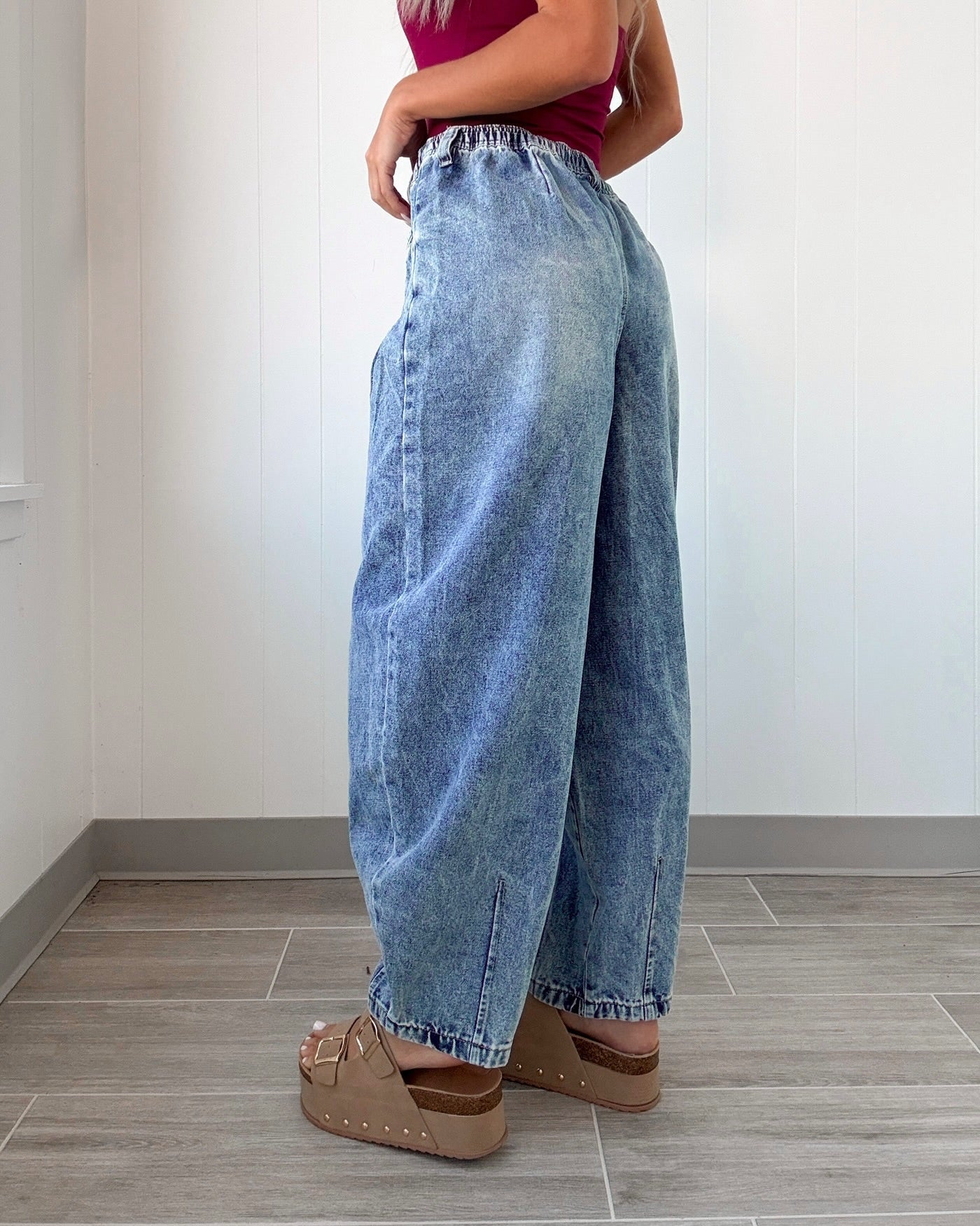 Nicki Barrel Leg Jeans - Light Wash