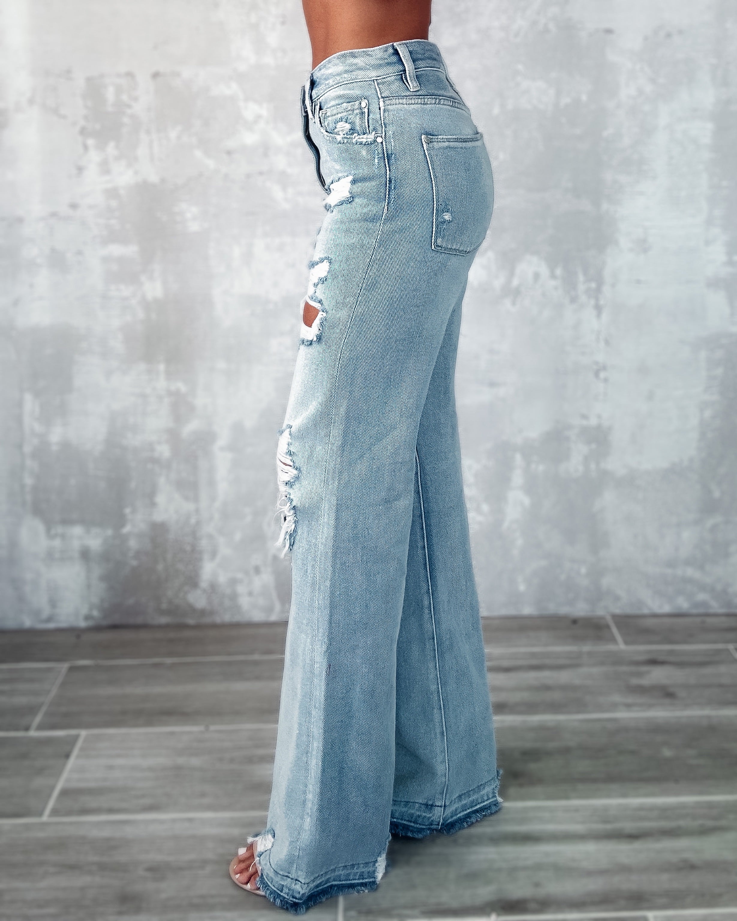 Vintage Vixen Distressed Rigid Flare Jeans - Light